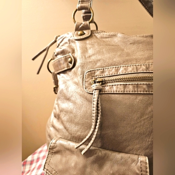 Vegan leather look crossbody tote messenger bag - Picture 6 of 9